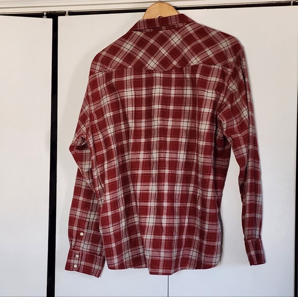 Ariat Men's Casual Red and White Plaid Shirt - Picture 2 of 5